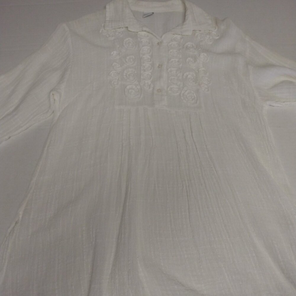 Made in Greece Top Womens Medium White Tunic Button Front Casual w swirl pattern
